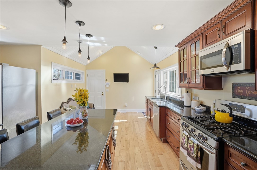 2 Duncan Road East Providence, RI 02916 - Photo 13 of 39 Gallery Image 13