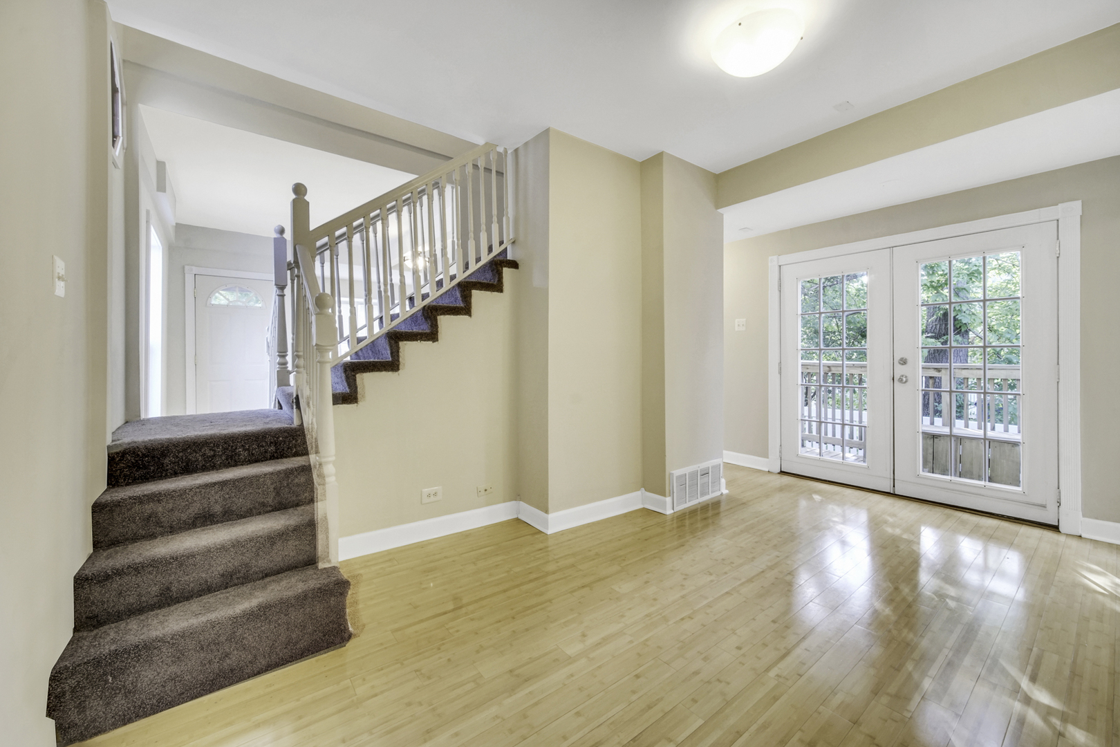 2136 Chestnut Road Homewood, IL 60430 - Photo 5 of 26 a view of entryway and hall with wooden floor