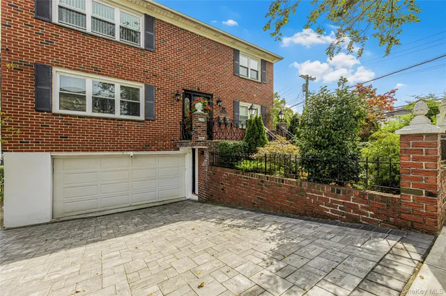 $3,950 | 2 Bryn Mawr Place, Unit 1, Yonkers, NY 10701