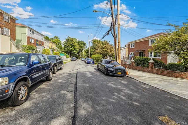 $3,950 | 2 Bryn Mawr Place, Unit 1, Yonkers, NY 10701