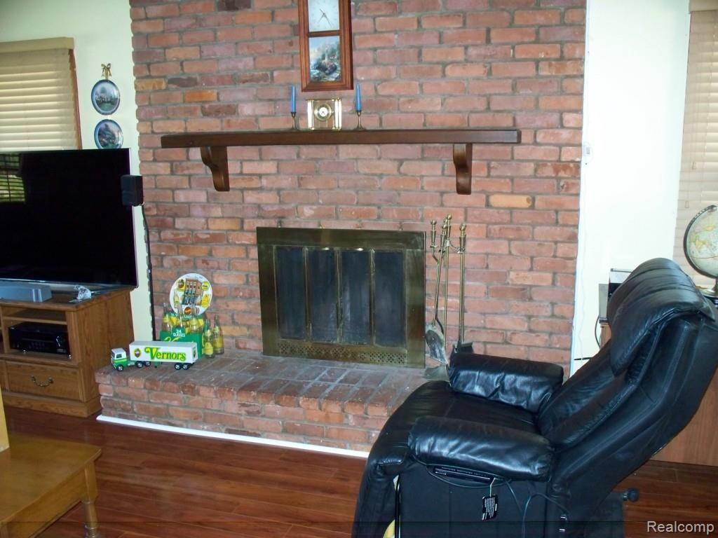 17402 Champaign Road Allen Park, MI 48101 - Photo 3 of 35 LR2.jpg