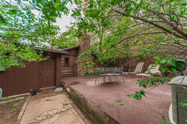 a view of a backyard with sitting area