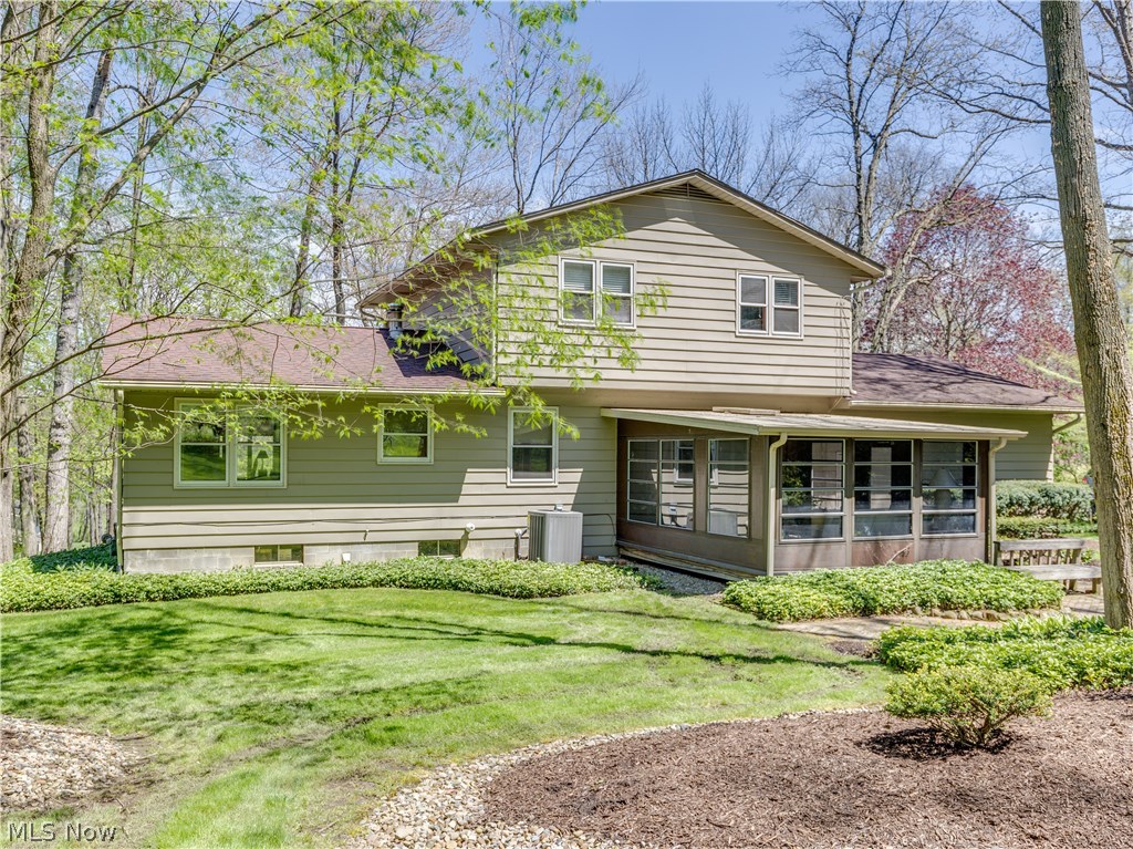 1418 Belle Meade Drive Akron, OH 44321 - Photo 4 of 35