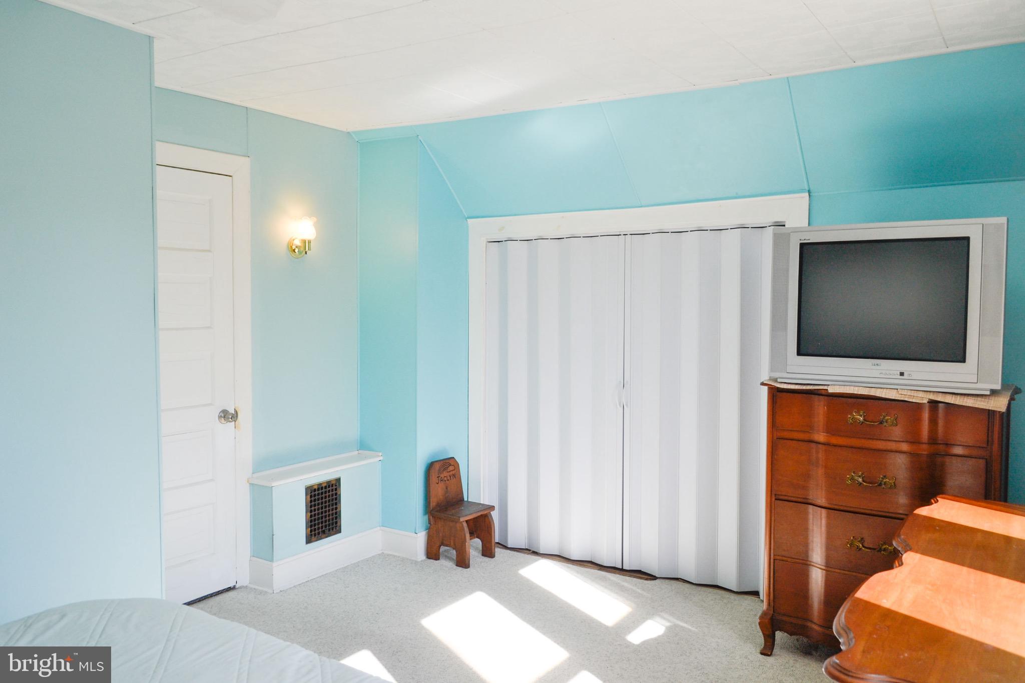 476 Lambs Road Pitman, NJ 08071 - Photo 23 of 36 Master bedroom