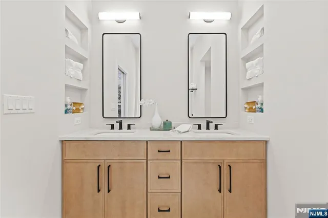 $1,395,000 | 188 Broadway, Unit 5, Woodcliff Lake, NJ 07677