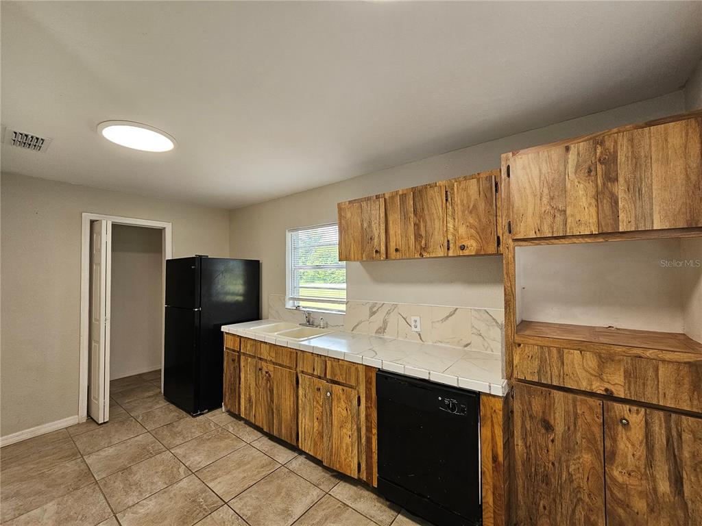 945 Reynolds Road Lakeland, FL 33801 - Photo 2 of 23