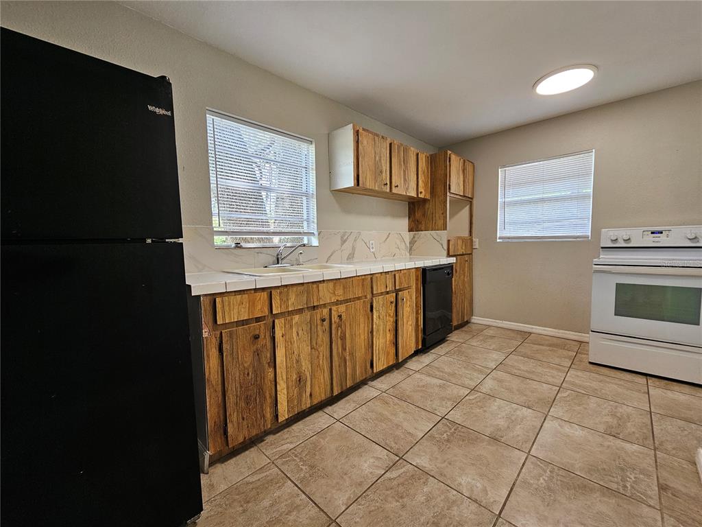 945 Reynolds Road Lakeland, FL 33801 - Photo 3 of 23