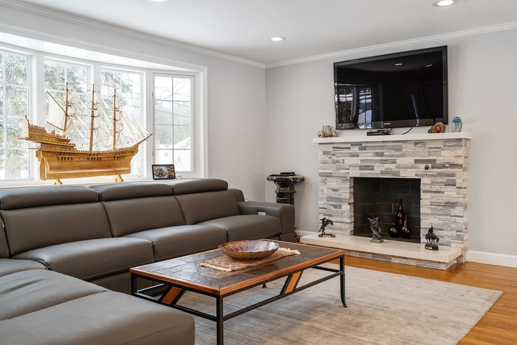 186 Robert Road Dedham, MA 02026 - Photo 3 of 23