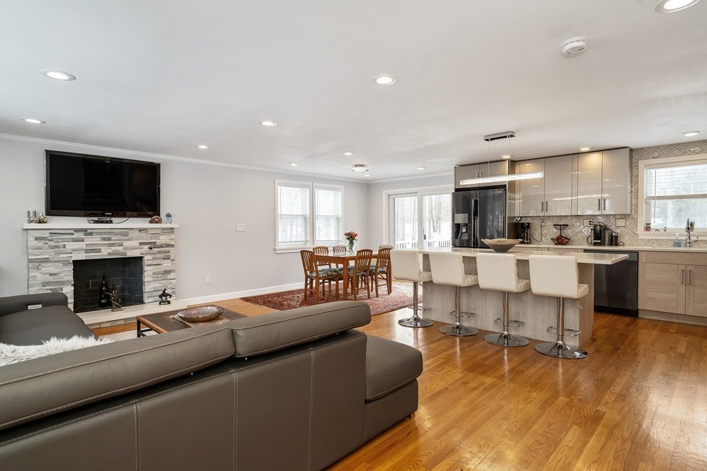 186 Robert Road Dedham, MA 02026 - Photo 4 of 23