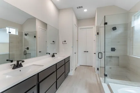 $750,000 | 8143 Fenway Hts Drive, The Woodlands, TX 77389