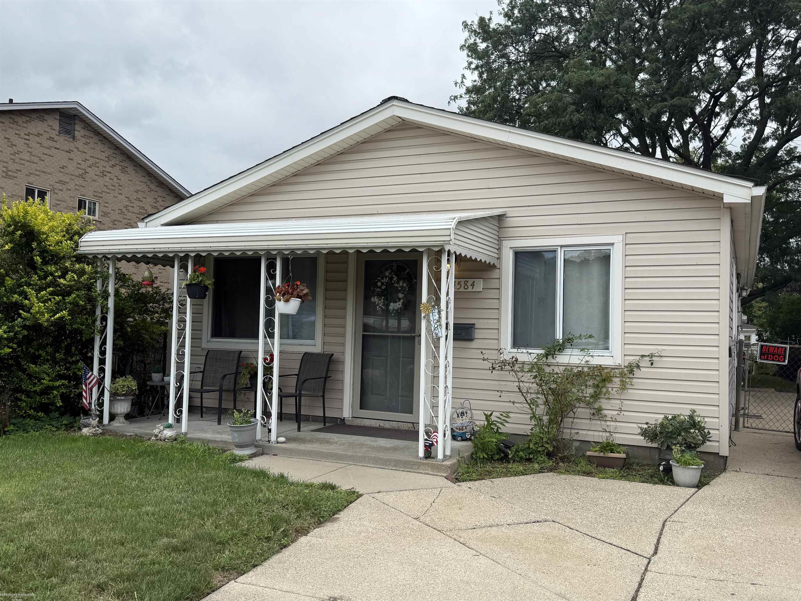 14584 Stephens Road Warren, MI 48089 - Photo 1 of 28 50186078-1cb4fdaf-99e1-4e01-8a88-75c803f064b1.JPG