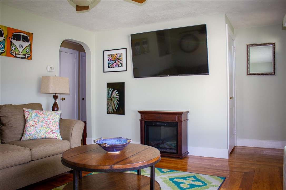 246 Riverside Avenue Warwick, RI 02889 - Photo 12 of 40
