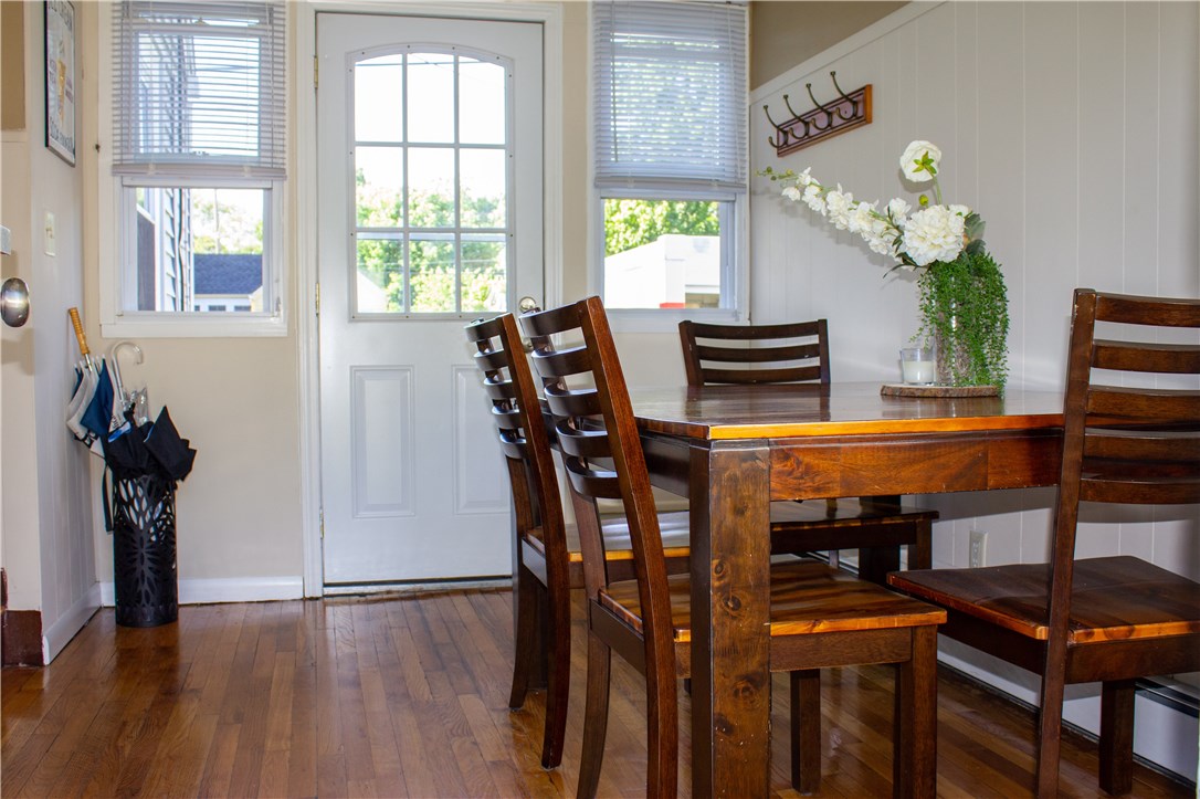 246 Riverside Avenue Warwick, RI 02889 - Photo 3 of 40