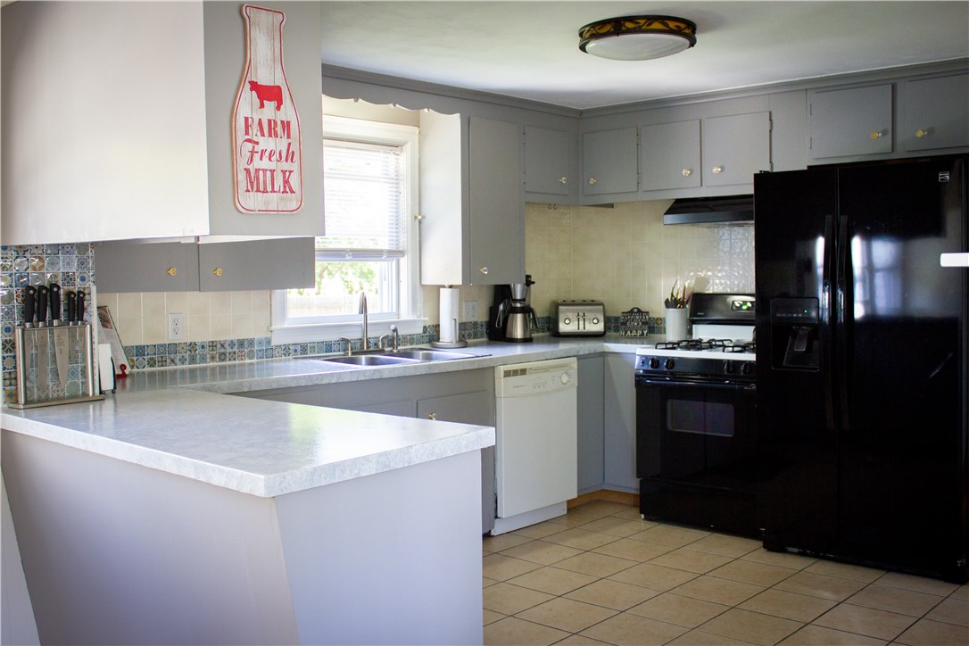 246 Riverside Avenue Warwick, RI 02889 - Photo 5 of 40