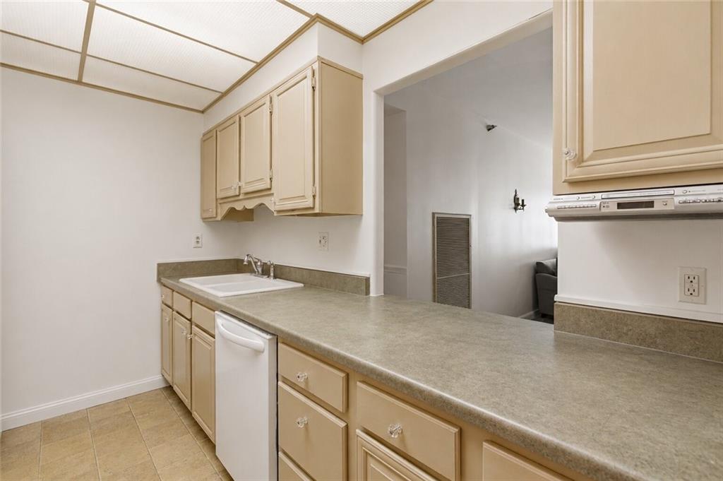 750 Washington Road, Unit 307 Pittsburgh, PA 15228 - Photo 10 of 24 a kitchen with a sink and cabinets