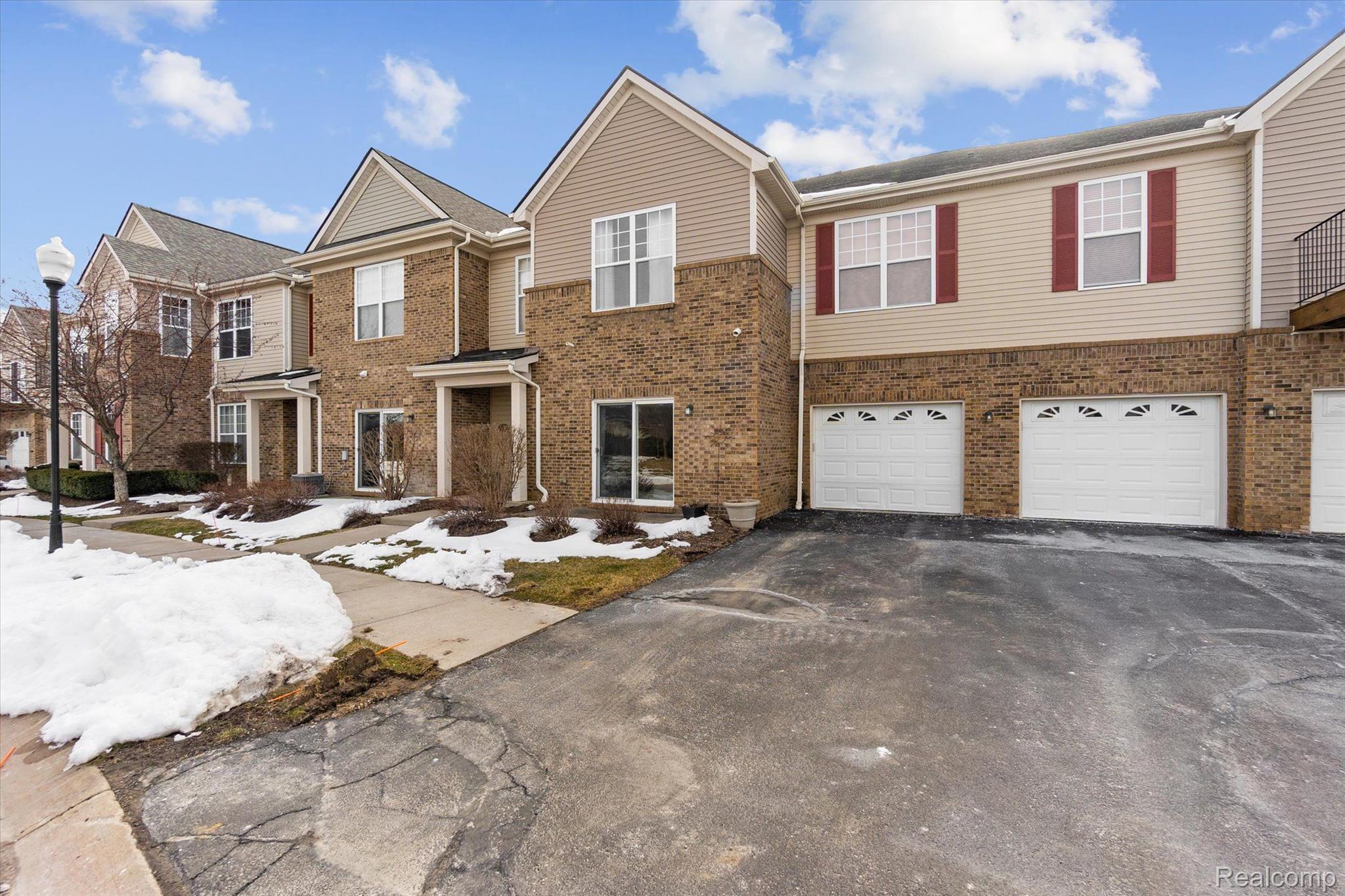 10233 Crossview Trail Howell, MI 48855 - Photo 1 of 27 Gallery Image 1
