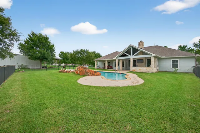 a view of a house with a backyard