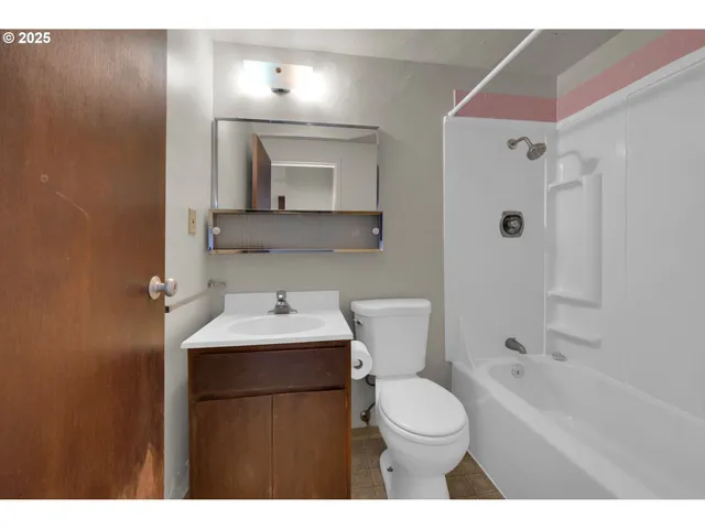 $199,700 | 1313 Lincoln Street, Unit 1005, Eugene, OR 97401