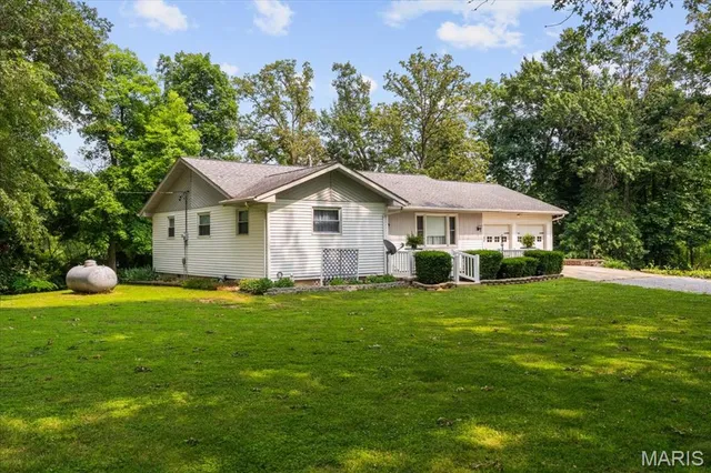 $310,000 | 17 Wood Drive, Carlyle, IL 62231