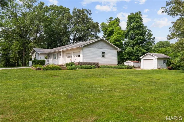 $310,000 | 17 Wood Drive, Carlyle, IL 62231