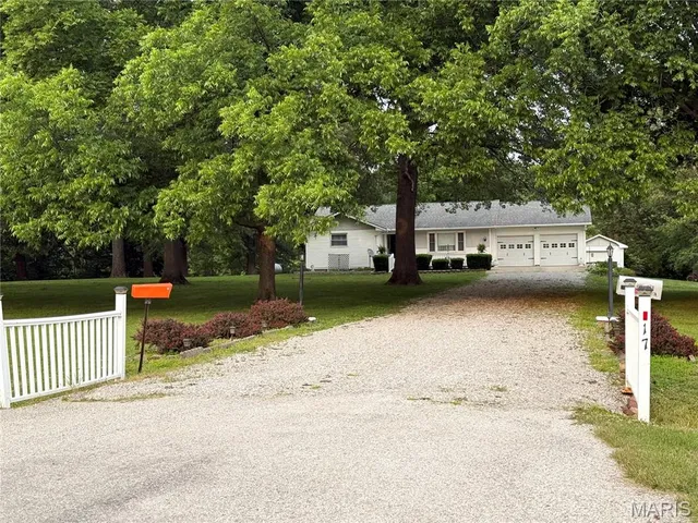 $310,000 | 17 Wood Drive, Carlyle, IL 62231