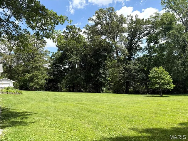 $310,000 | 17 Wood Drive, Carlyle, IL 62231