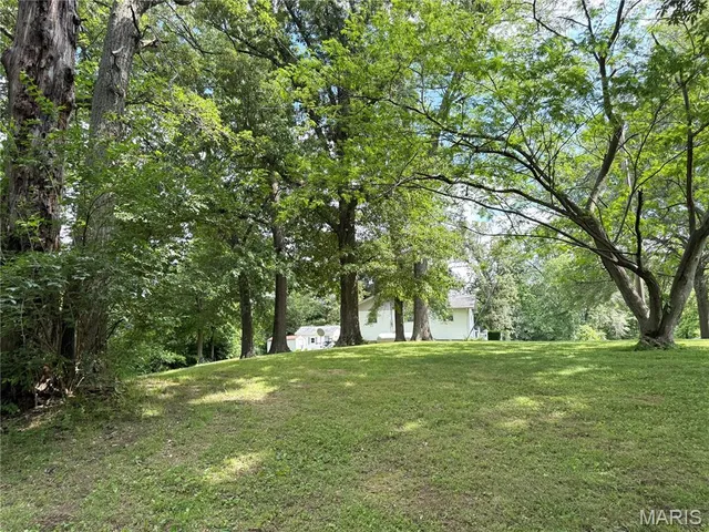 $310,000 | 17 Wood Drive, Carlyle, IL 62231