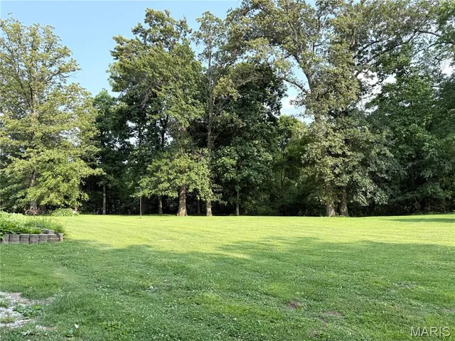 $310,000 | 17 Wood Drive, Carlyle, IL 62231