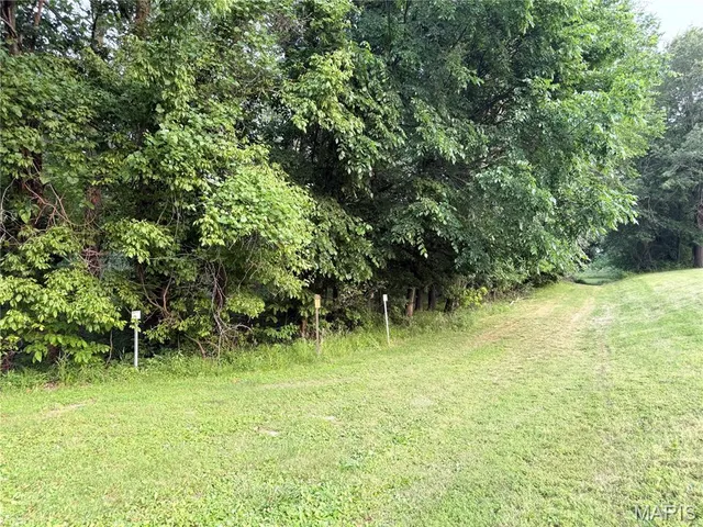 $310,000 | 17 Wood Drive, Carlyle, IL 62231