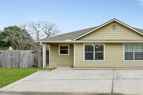 $1,350 | 163 South Bend Court, Unit A, Willis, TX 77378