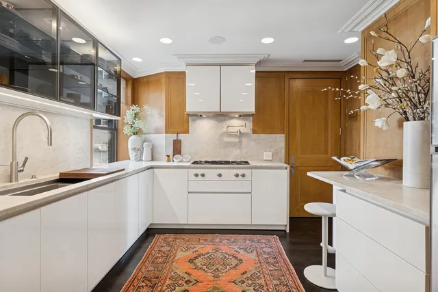 $3,095,000 | 1540 North Lake Shore Drive, Unit 8N, Chicago, IL 60610