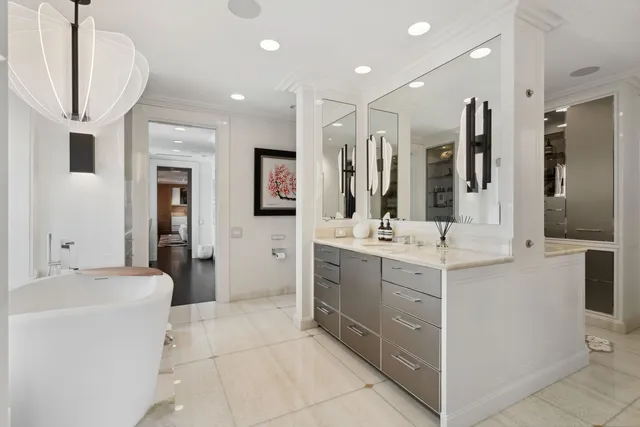 $3,095,000 | 1540 North Lake Shore Drive, Unit 8N, Chicago, IL 60610