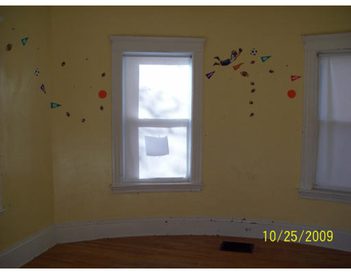 16 Louise Street Worcester, MA 01607 - Photo 3 of 7 Gallery Image 3
