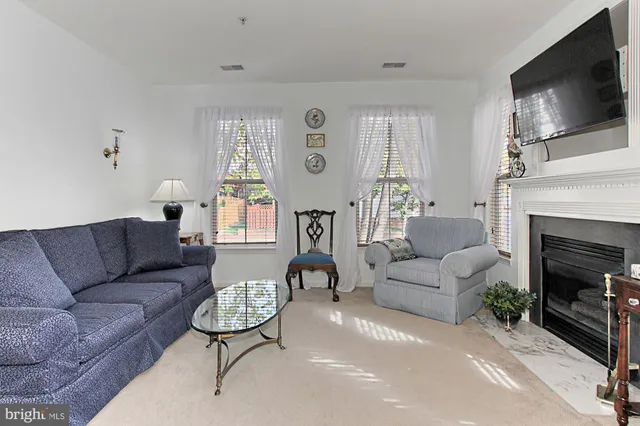 $2,900 | 5120 Donovan Drive, Unit 107, Alexandria, VA 22304