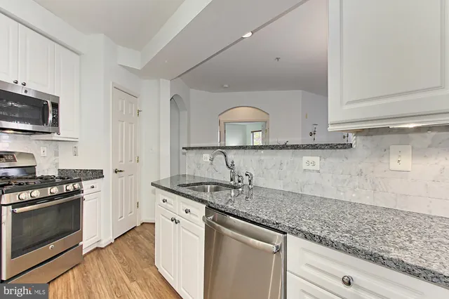 $2,900 | 5120 Donovan Drive, Unit 107, Alexandria, VA 22304