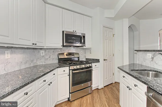 $2,900 | 5120 Donovan Drive, Unit 107, Alexandria, VA 22304