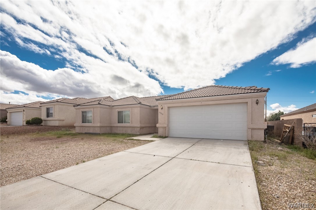 2080 Jamie Road Fort Mohave, AZ 86426 - Photo 4 of 29 a view of a house with backyard