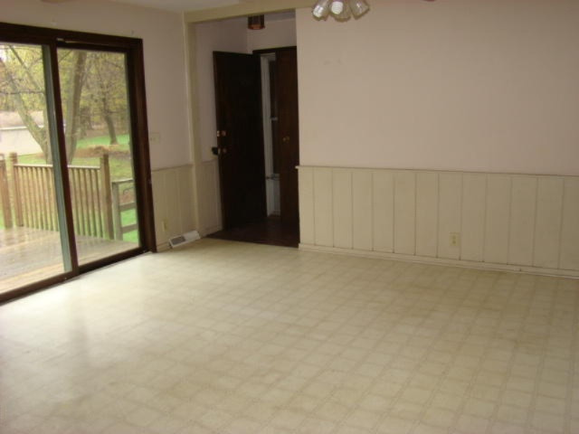 12970 Perry Road Battle Creek, MI 49015 - Photo 23 of 30 263 301743 din rm view 1
