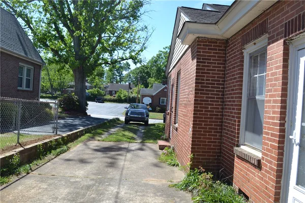 $1,200 | 205 B East Broad Street, Anderson, SC 29621