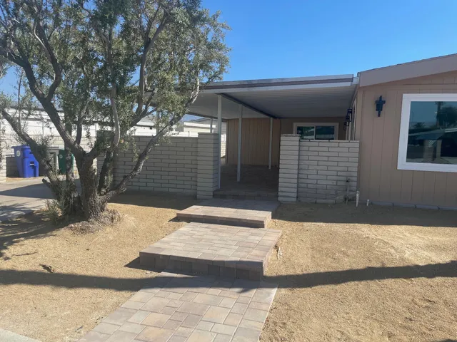 a view of entrance gate of house