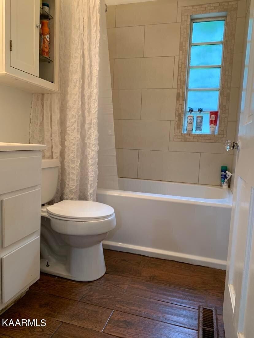 100 Oxford Road Oak Ridge, TN 37830 - Photo 7 of 11 a bathroom with a toilet a sink and bathtub
