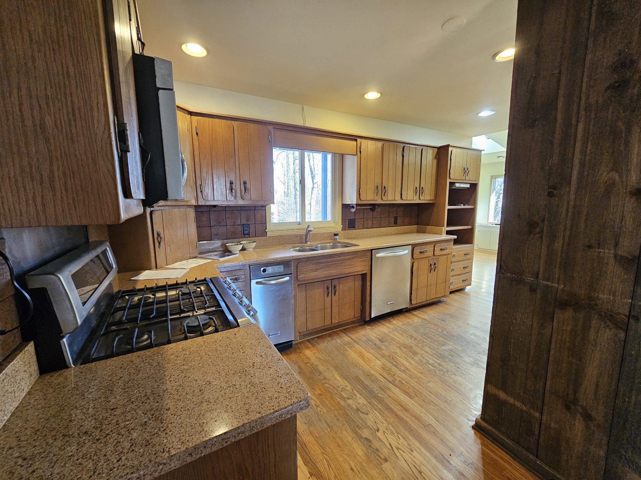 144 Wood Bluff Road Winchester, TN 37398 - Photo 18 of 63 a kitchen with stainless steel appliances granite countertop a sink stove and refrigerator