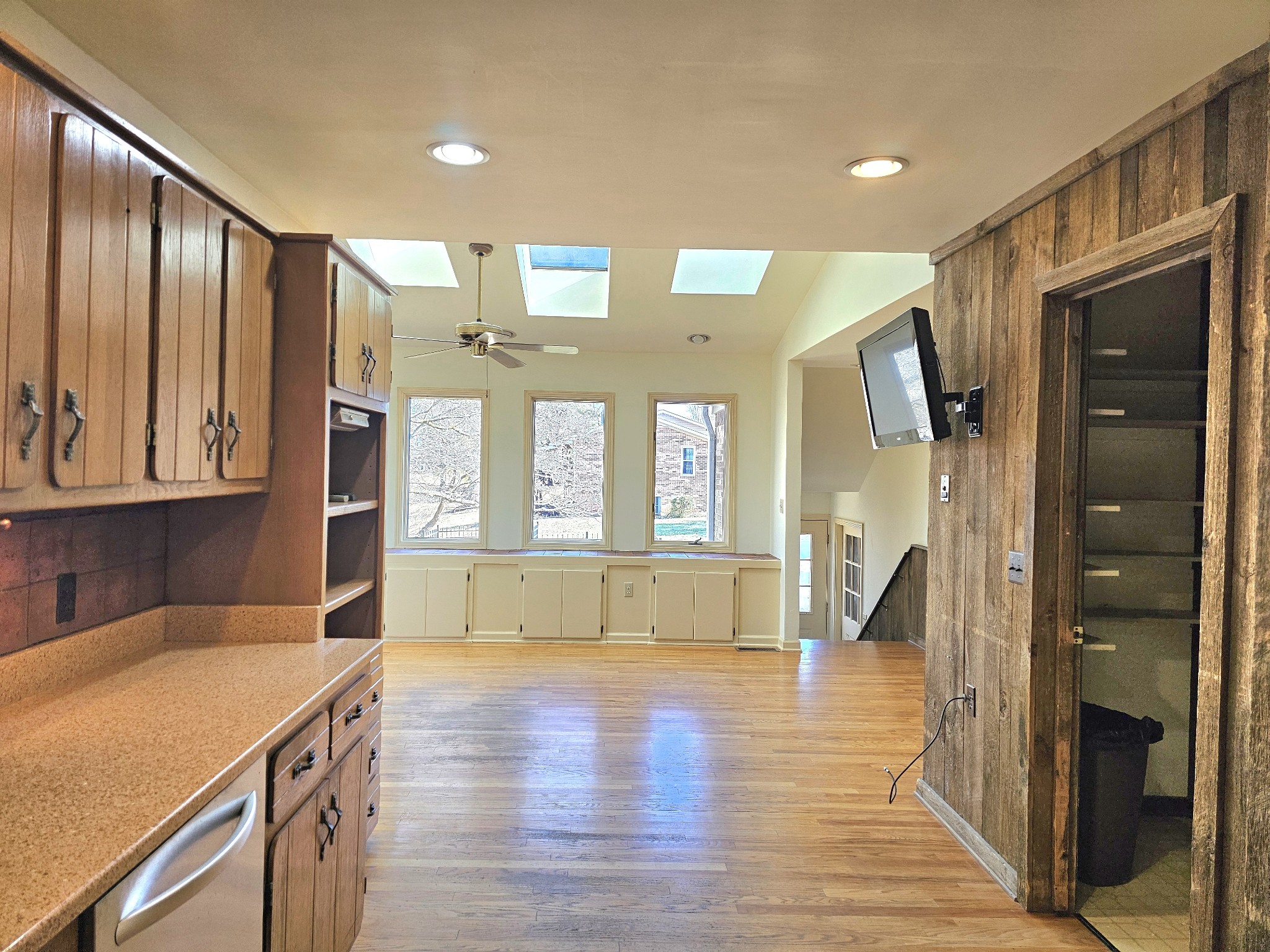 144 Wood Bluff Road Winchester, TN 37398 - Photo 21 of 63 a view of a kitchen cabinets and wooden floor