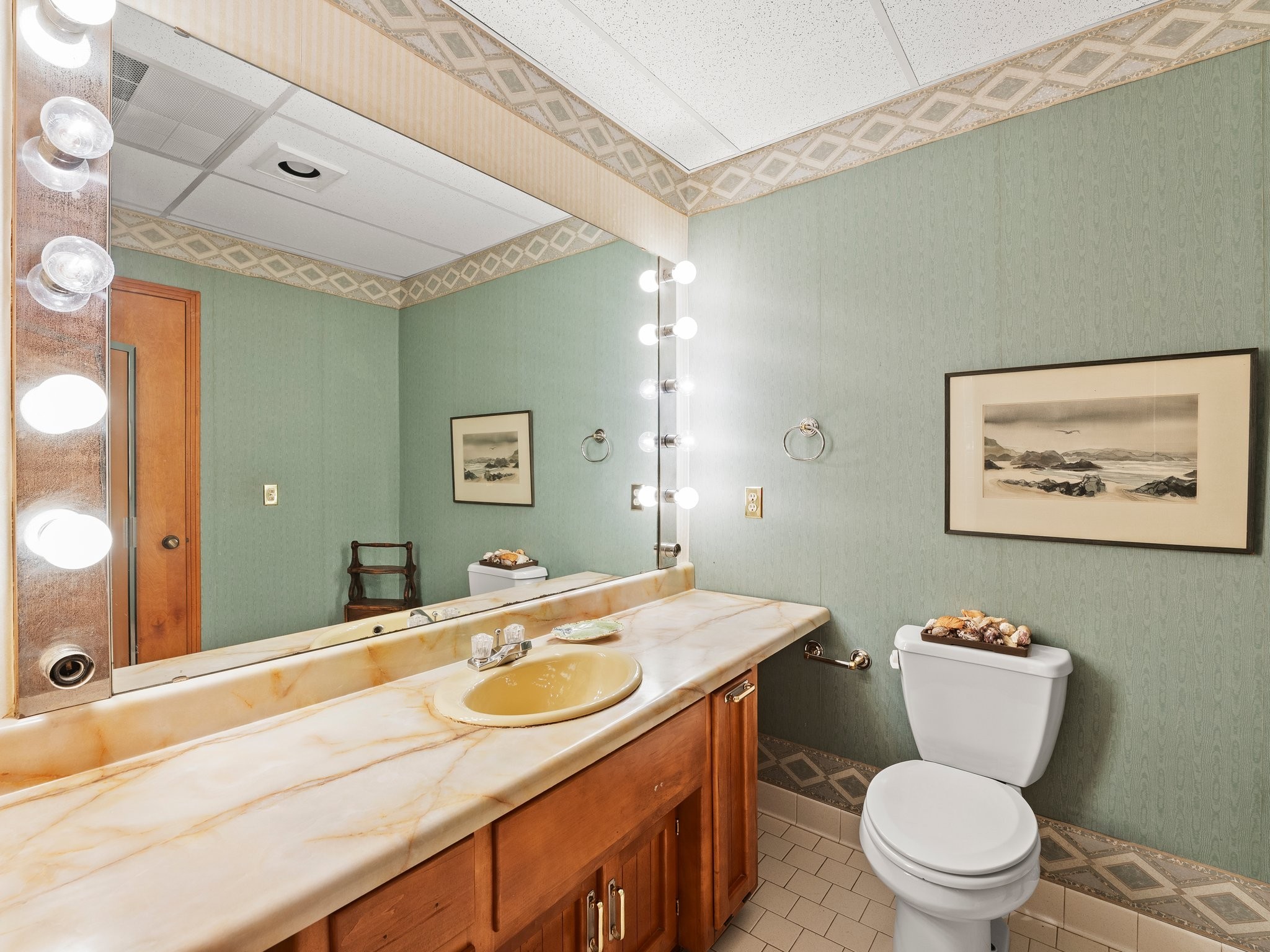 144 Wood Bluff Road Winchester, TN 37398 - Photo 41 of 63 a bathroom with a sink a toilet a mirror and vanity