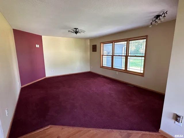 $239,000 | 10525 2 Mile Road, Thomson, IL 61285