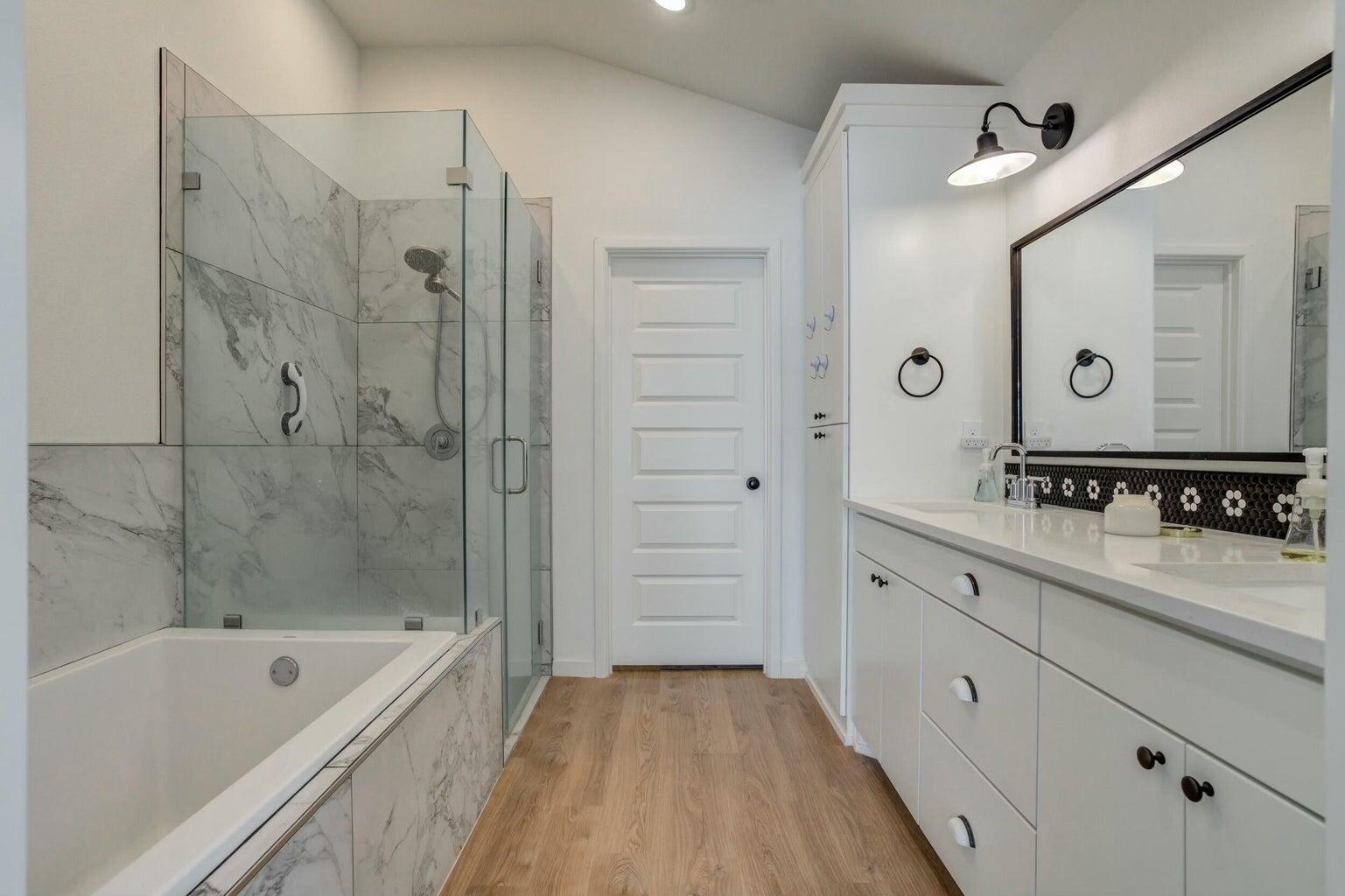 3711 128th Street Lubbock, TX 79423 - Photo 21 of 42 a bathroom with a tub a sink and mirror
