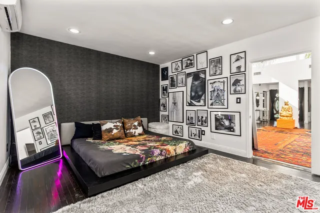 a view of walk in closet