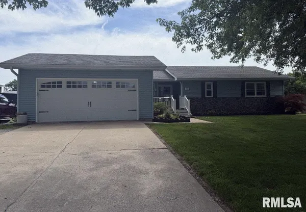 $315,000 | 10 Timbercrest Drive, Sherman, IL 62684