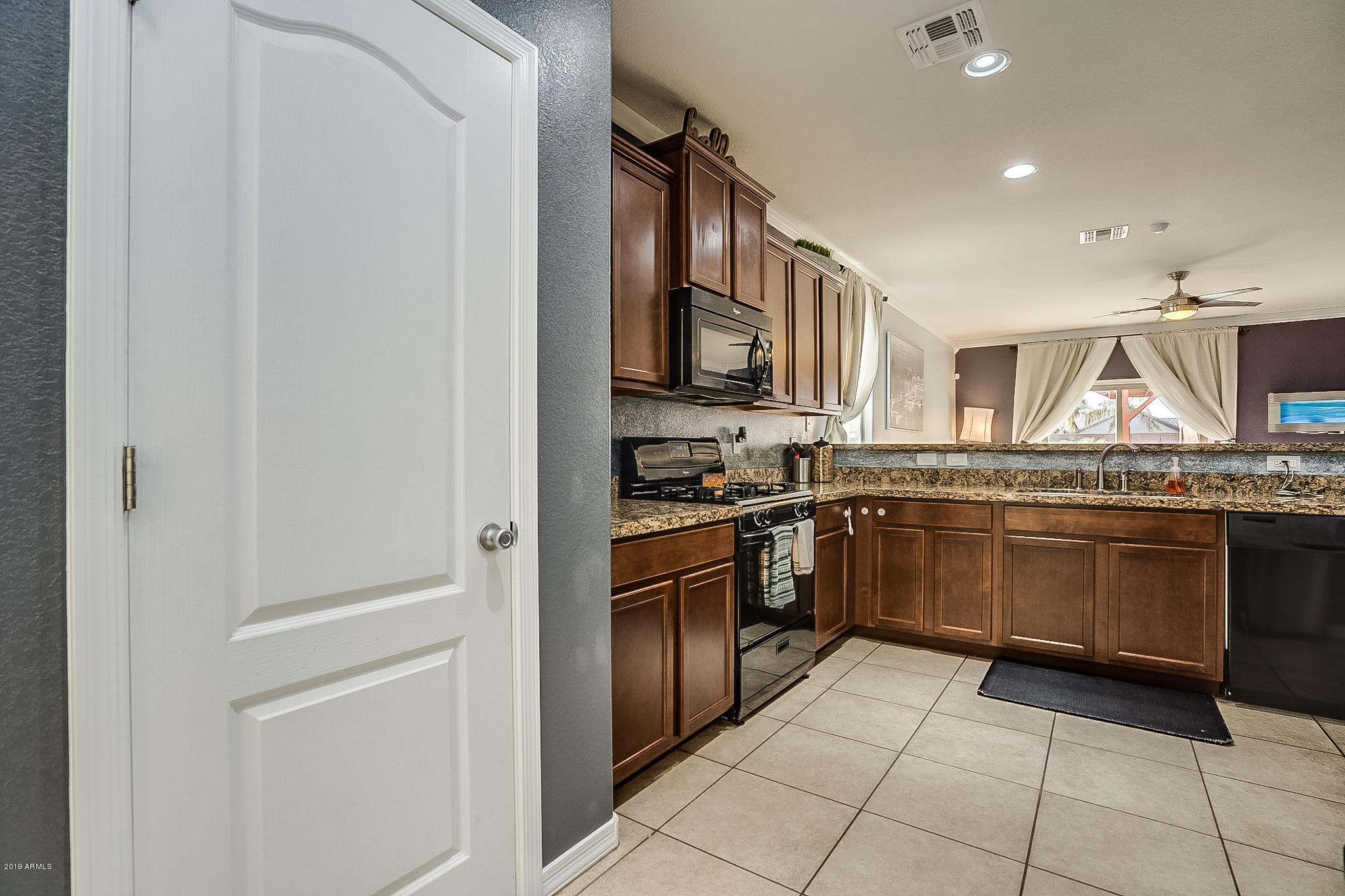 18614 North Lariat Road Maricopa, AZ 85138 - Photo 9 of 46 Kitchen