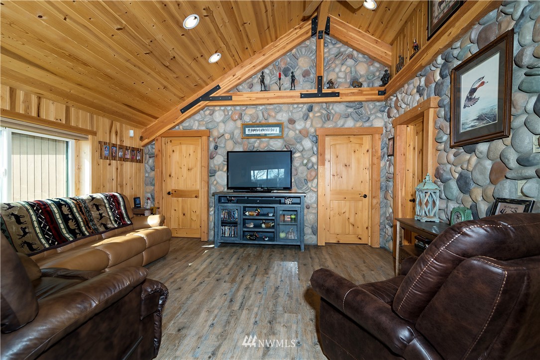 2751 Brick Mill Road Ellensburg, WA 98926 - Photo 9 of 38 Gallery Image 9